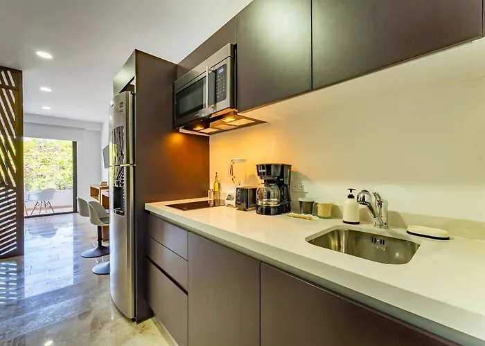 Menesse 4*