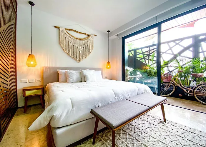 Menesse Aparthotel 4*